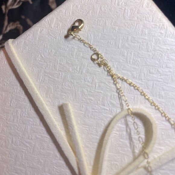 ROCK N ROSE - GOLD PLATED SCRIPT ZODIAC PISCES NECKLACE - Picture 6 of 10